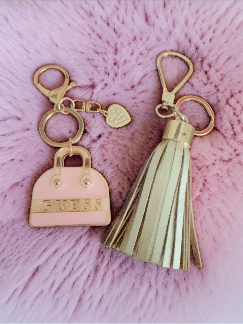 Keychain GUESS Gold & Pink Logo Charm Plus Tassel Charm Set